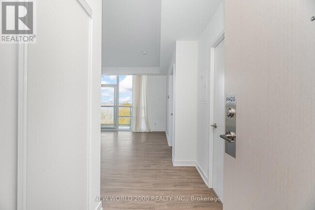 Photo du bâtiment - 681 Yonge St