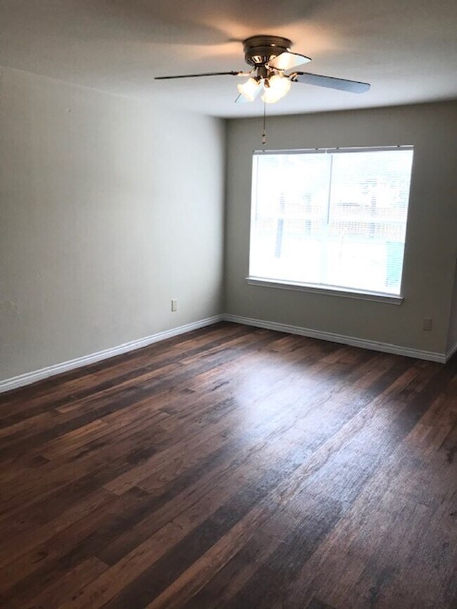 Foto del edificio - 2 Story townhome in Moody, Texas.