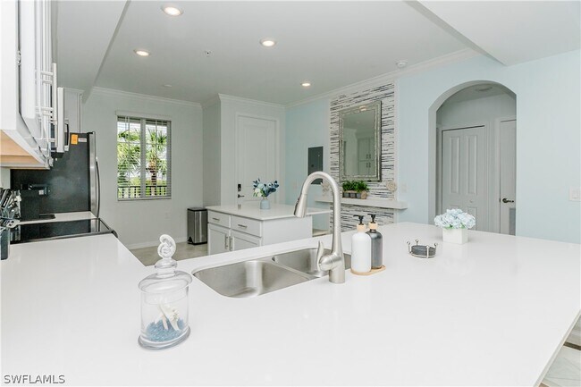 Foto del edificio - 6058 National Blvd