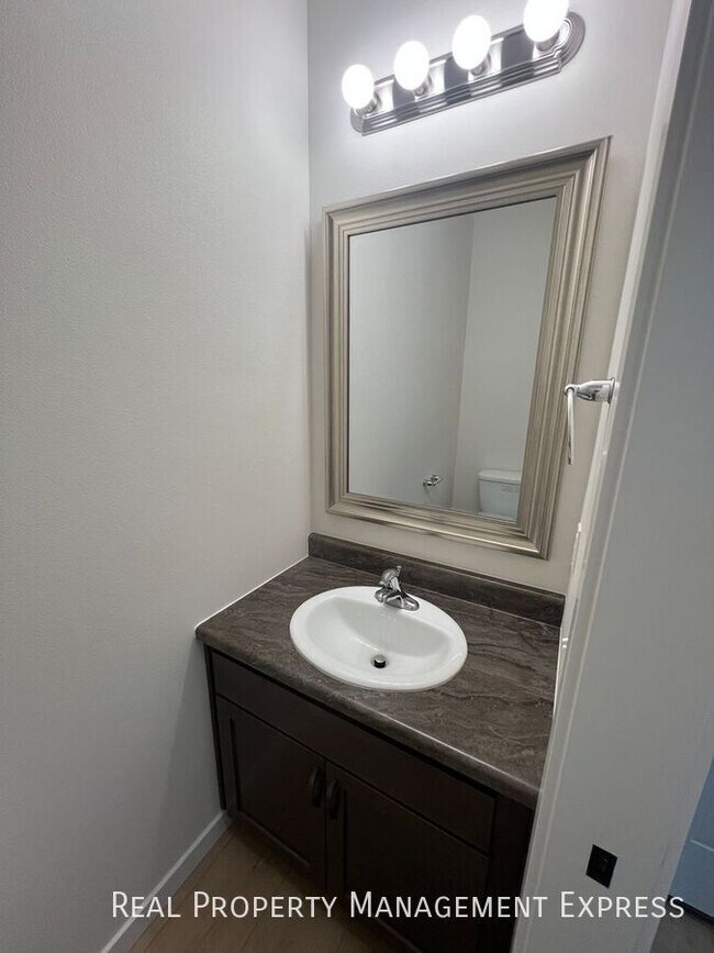 Foto del edificio - Stylish 1 Bed 1.5 Bath Townhome