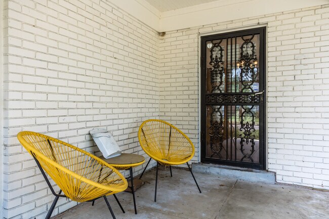 Foto del edificio - 3526 Kenwood Ave