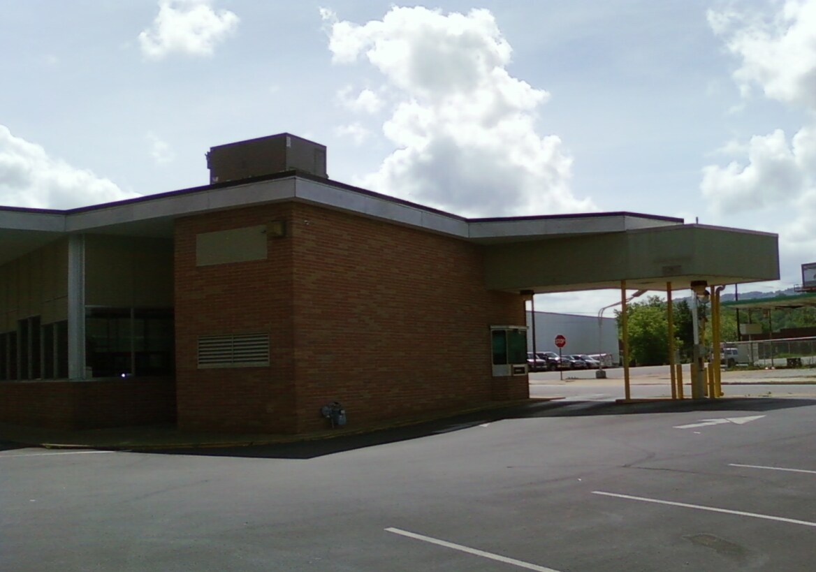 Building Photo - Carsons Corner