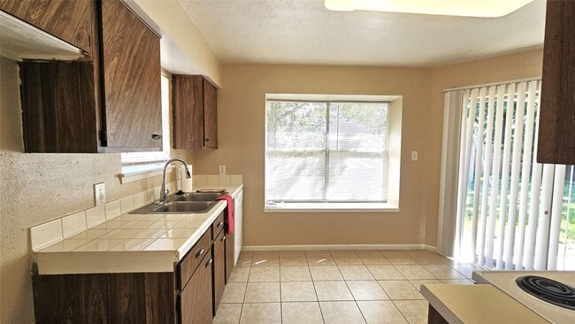 Building Photo - 16975 Meadowlark St