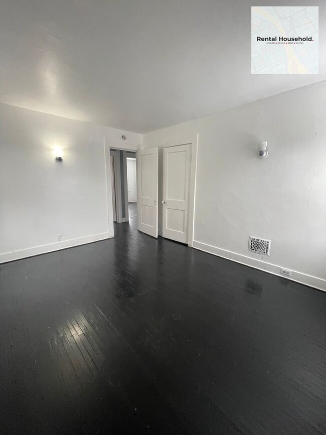 Building Photo - Spacious & Charming Colonial- Almost 1800sqft + Cozy Nooks