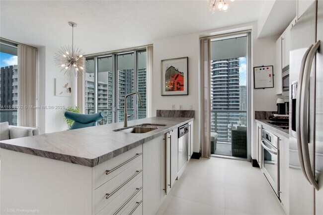 Foto del edificio - 79 SW 12th St