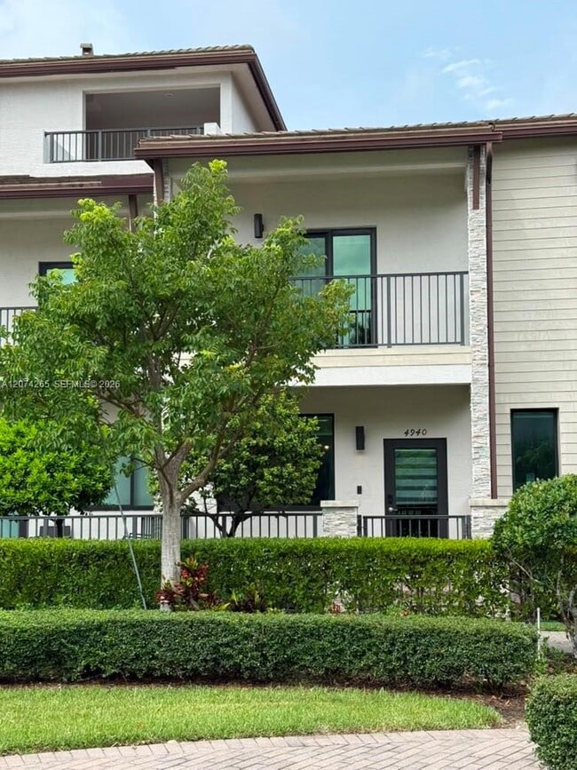 Building Photo - 4940 NW 83rd Ave