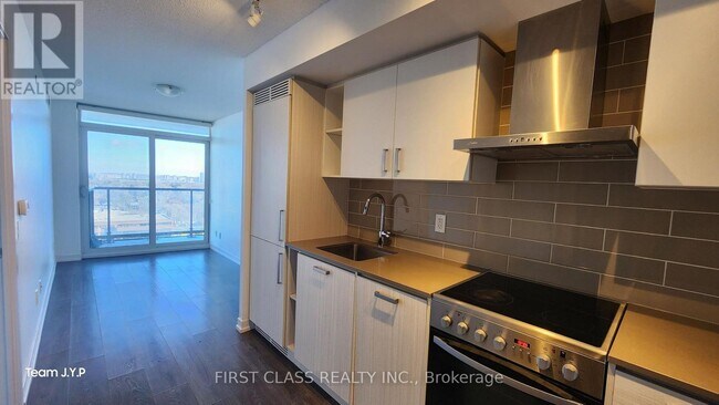 Building Photo - 125 Redpath Ave
