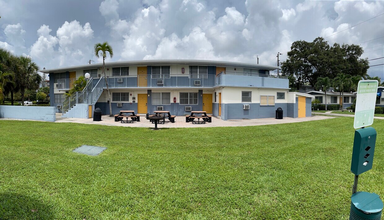 Foto principal - 1605 NE 126 Street