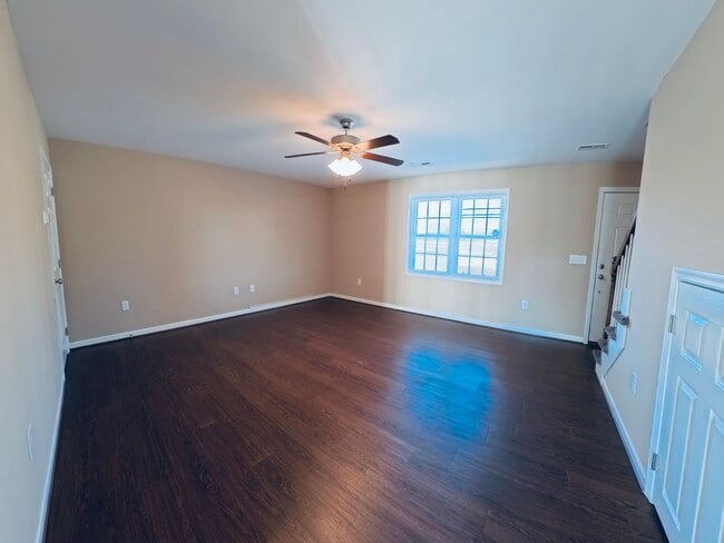 Foto del edificio - New Duplex Townhouse in Bedford