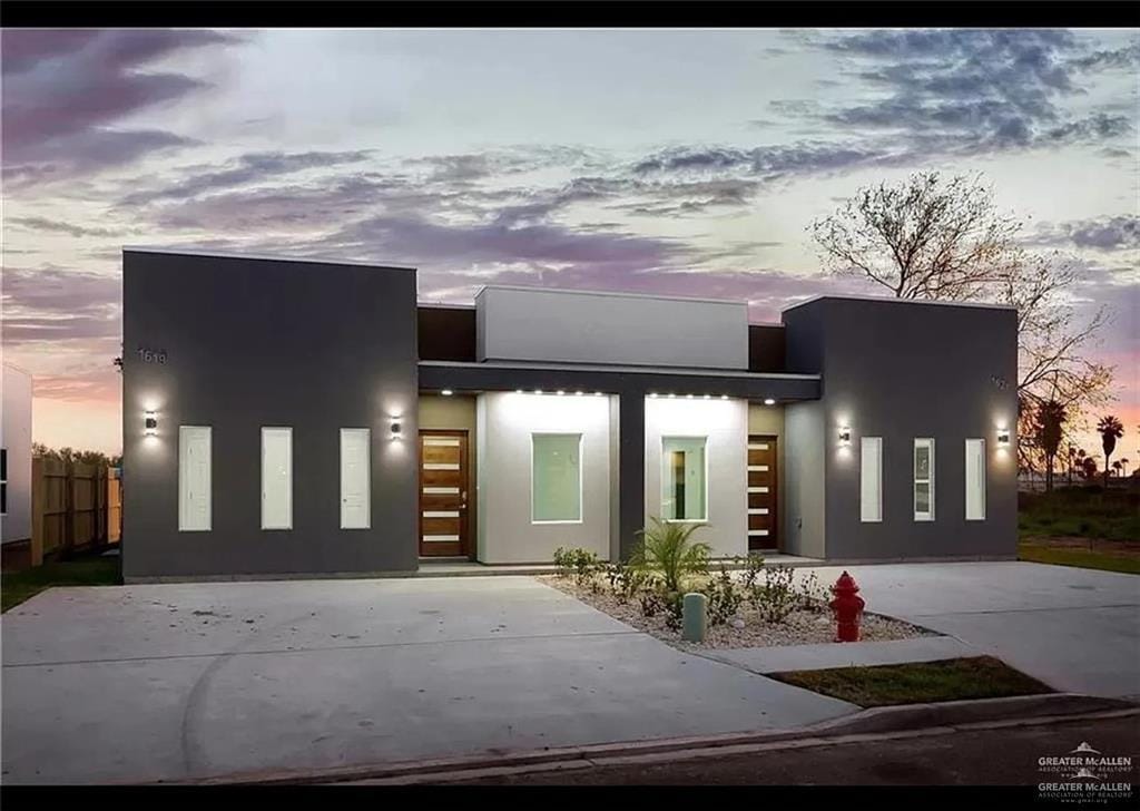 Primary Photo - 10 B W St