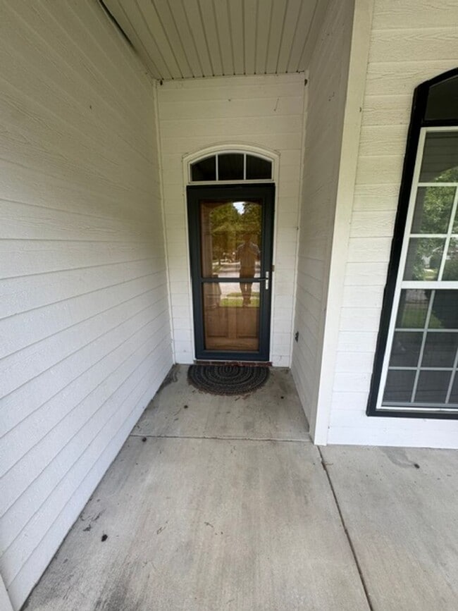 Building Photo - 377 Sandleton Way