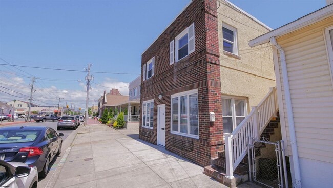 Building Photo - 11 S Washington Ave