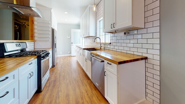 Foto del edificio - 14801 Firmona Ave