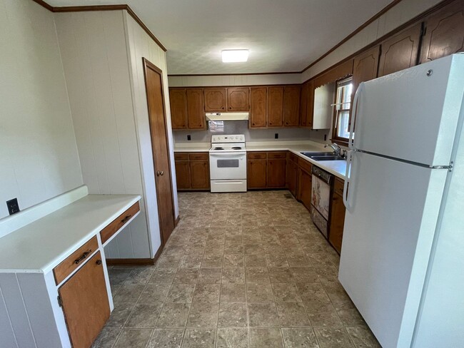 Building Photo - 3 Bd 2 Ba Home with Attached Carport