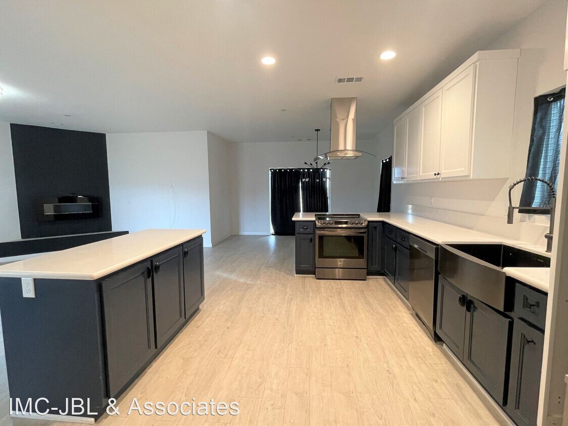 3 br, 2 bath House 21324 79th. St. House Rental in California City