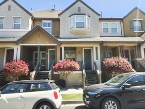 Building Photo - 1373 Wayne Way