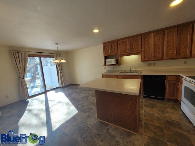 Building Photo - 1010 Coggins Ct
