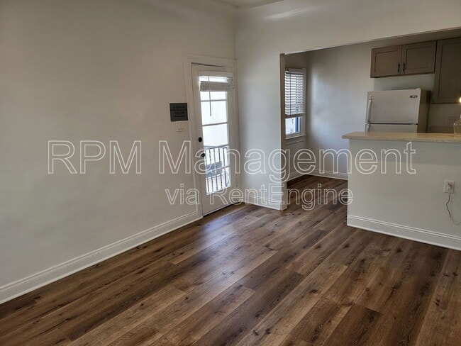 Building Photo - 831 1/3 N. Formosa Ave.