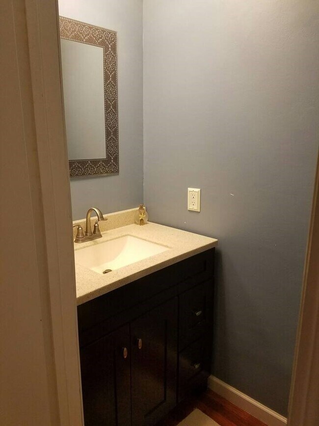 Building Photo - 7447 Cambridge St