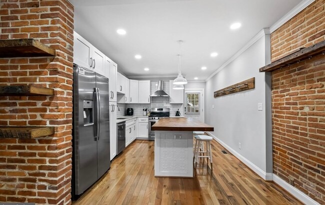 Kitchen - 106 E Clement St