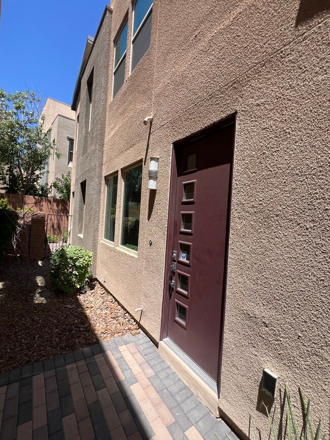 Building Photo - 11361 Gravitation Dr