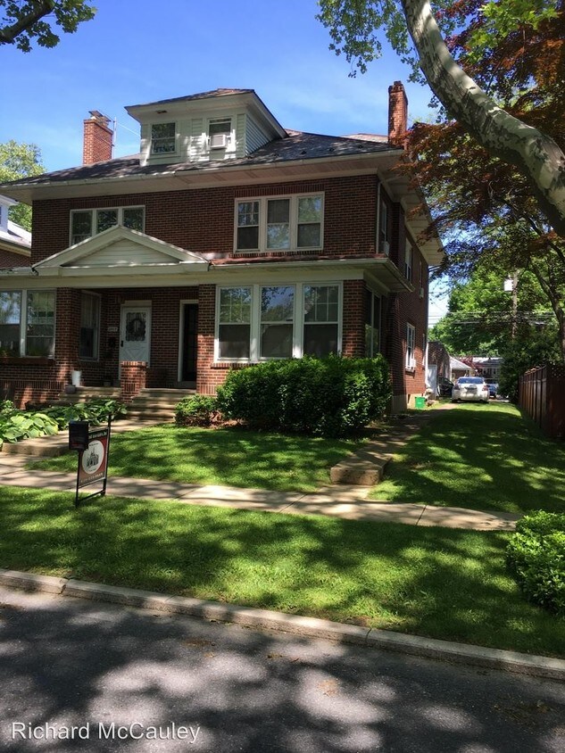 Building Photo - 4 br, 2 bath Room For Rent - 2415 Allen St