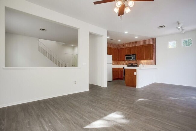 Building Photo - 11585 Compass Point Dr N
