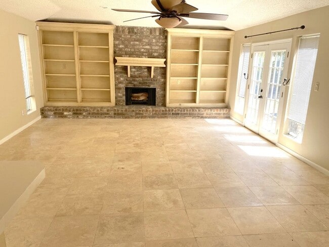 Building Photo - Briar Hill Beauty- Coming Soon