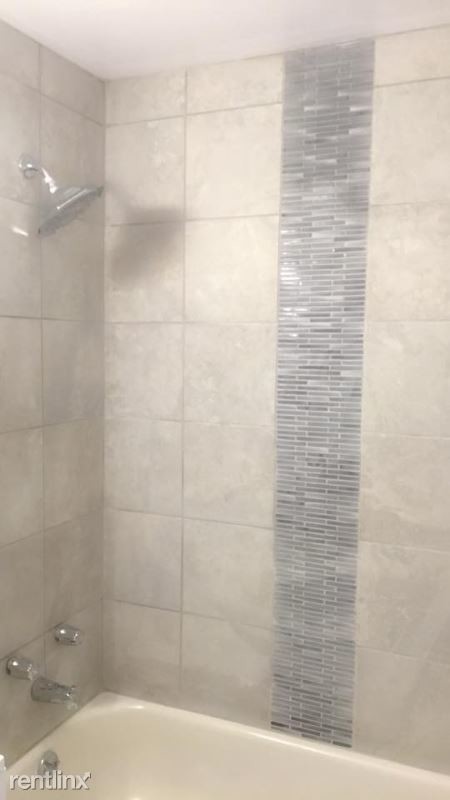 Building Photo - 702 E 90th St