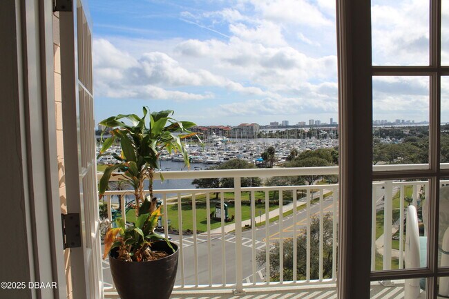 Foto del edificio - 404 S Beach St