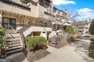 Building Photo - 9713 Hellingly Pl