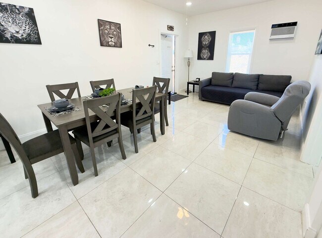 Building Photo - 324 Van Buren St