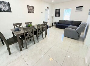 Building Photo - 324 Van Buren St