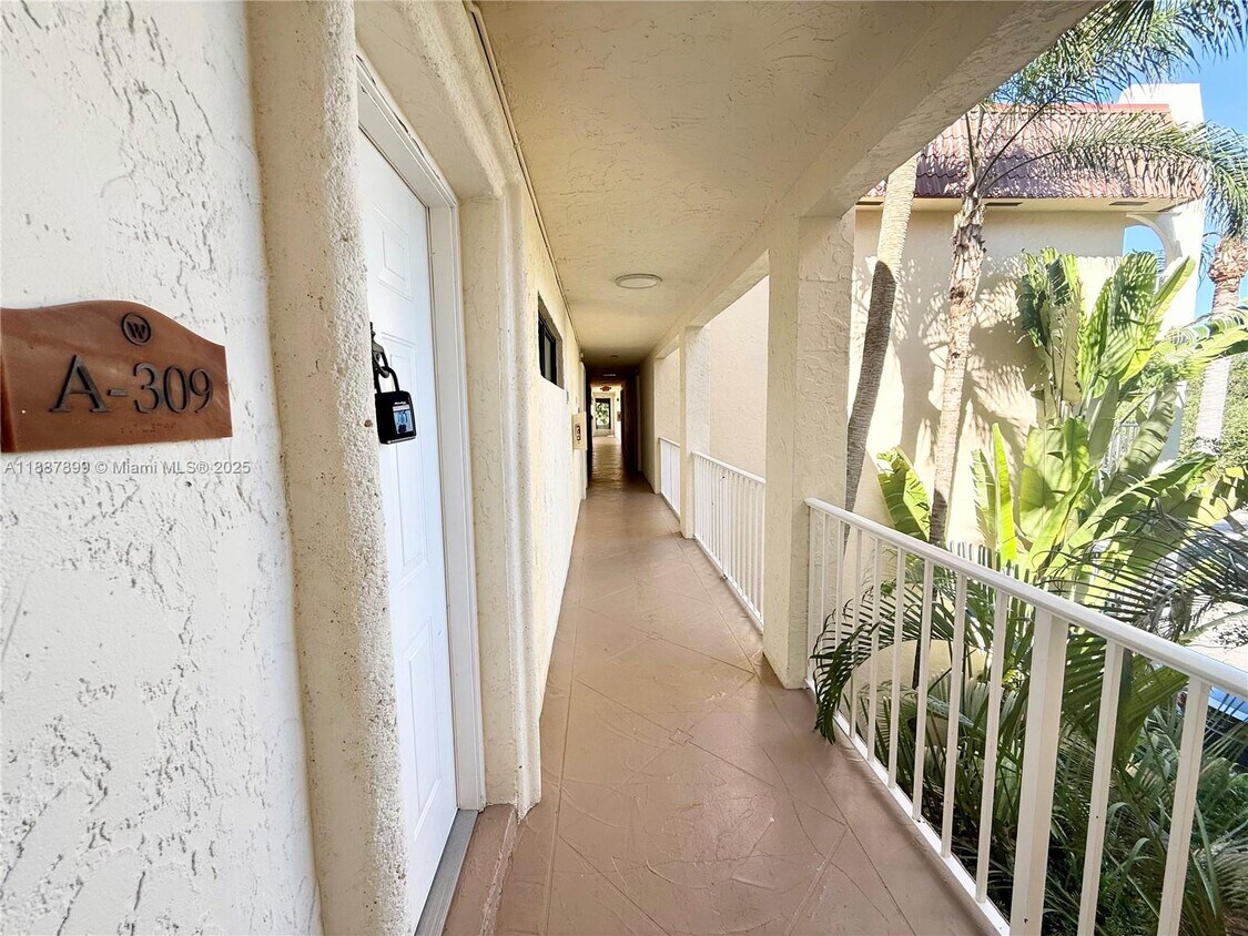 Foto principal - 9301 SW 92nd Ave