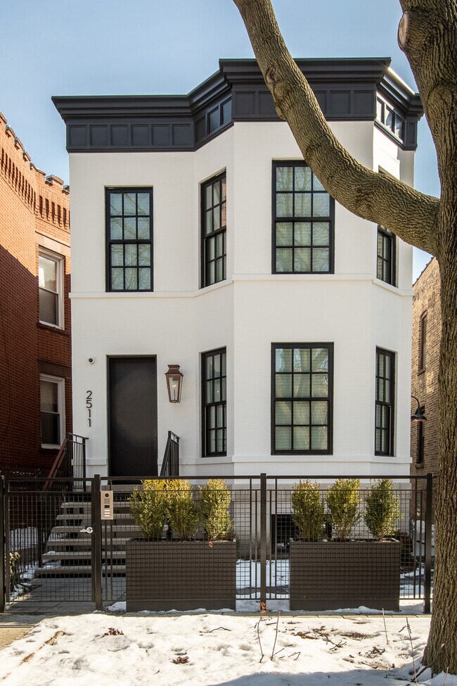 Fully rehabbed gorgeous 2 bdrm garden unit in Logan Square! - 2511 N Francisco Ave