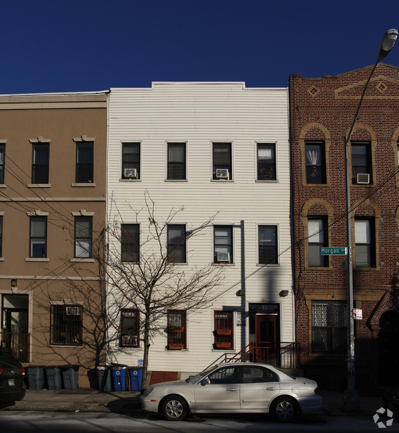 Building Photo - 18 Morgan Ave
