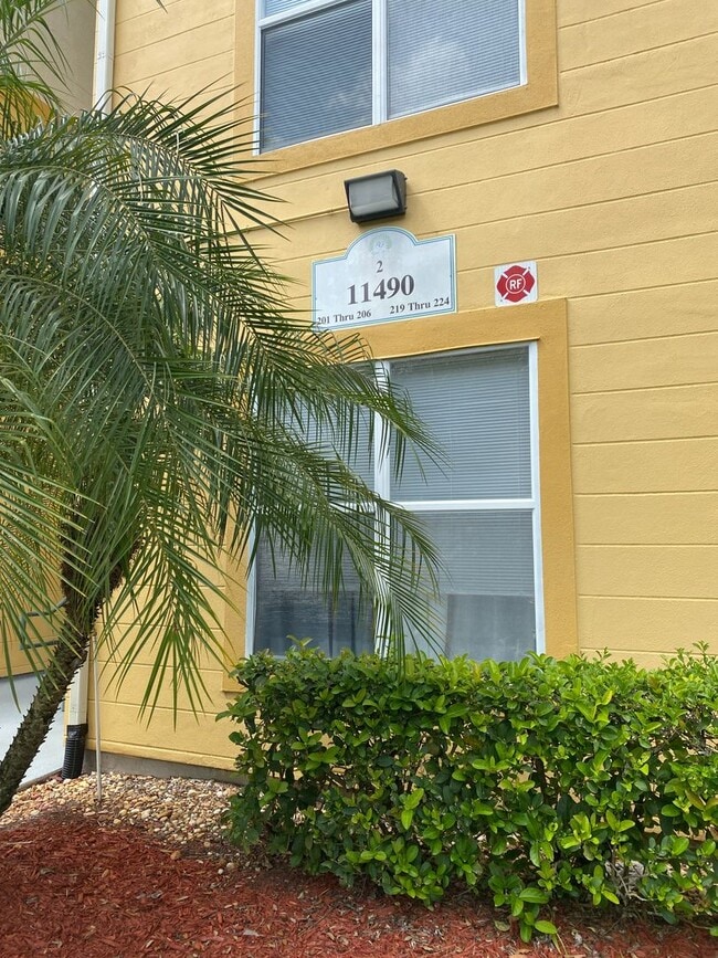 Building Photo - 11490 Villa Grand