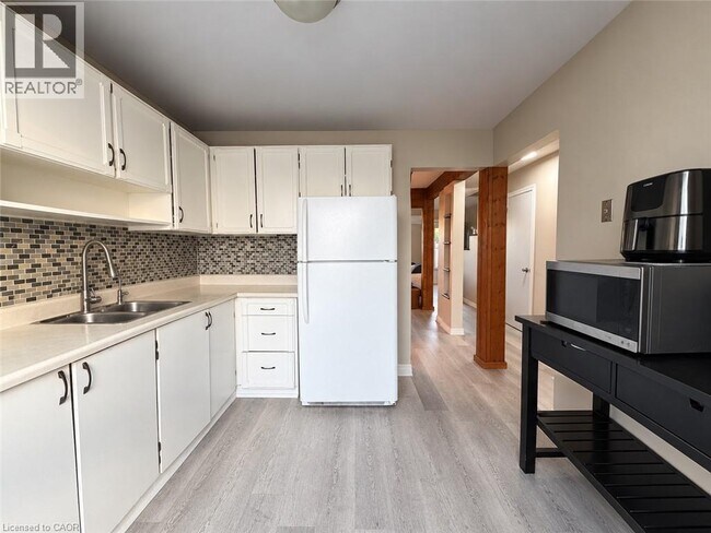 Building Photo - 66 Summercrest Dr