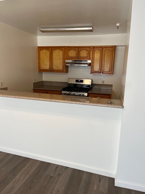 Building Photo - 733 S Mariposa Ave