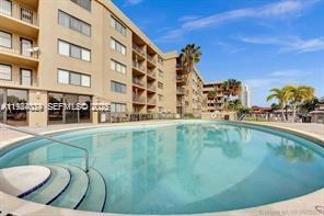 Foto del edificio - 301 Golden Isles Dr