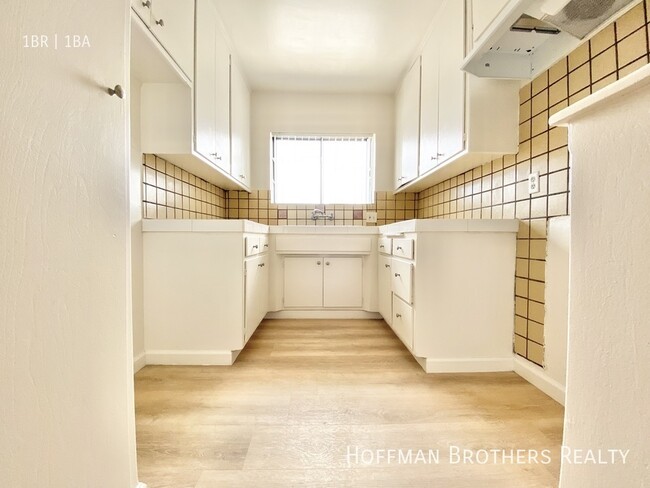 Building Photo - 1220 Cole Pl Los Angeles, CA 90038