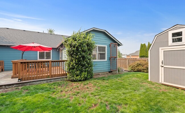 Building Photo - Updated 3 Bedroom 2 Bathroom on Large Corn...