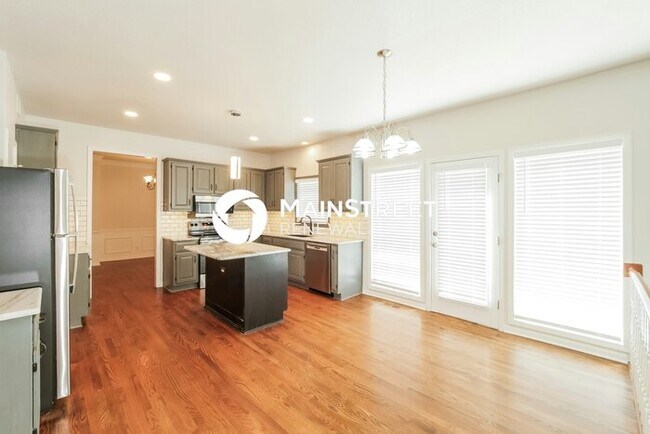 Foto del edificio - 4 Bedroom Pet-Friendly Home in OVERLAND PA...
