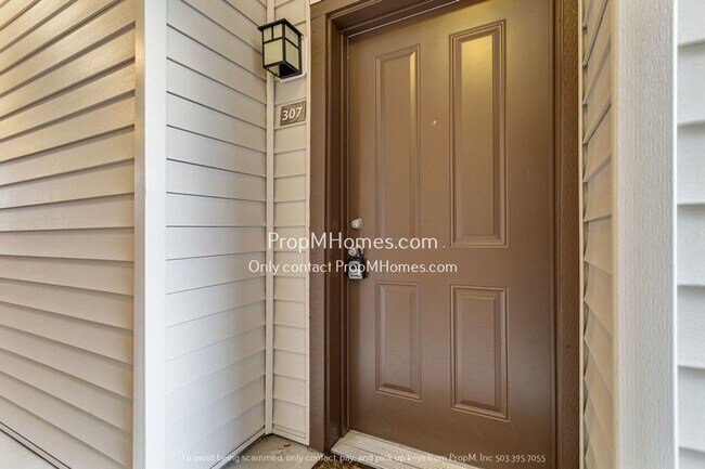 Foto del edificio - Beautiful Must See Two Bedroom Condo in Ce...