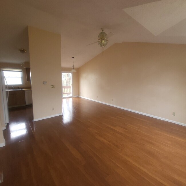 Building Photo - 622 Lawson Dr