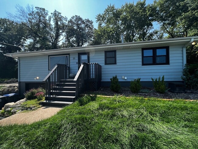 Building Photo - Updated 4 Bed 2 Bathroom House near East H...