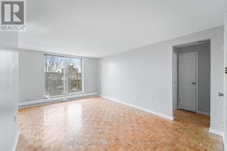 Building Photo - 62 Spencer St E