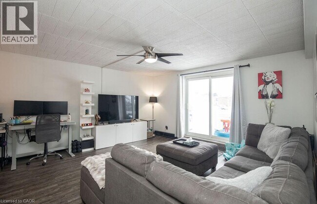 Photo du bâtiment - 71 Vanier Dr