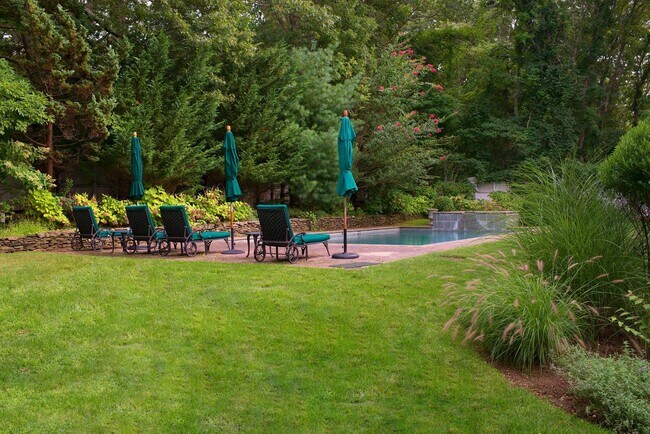 Foto del edificio - 18 Cuffee Dr