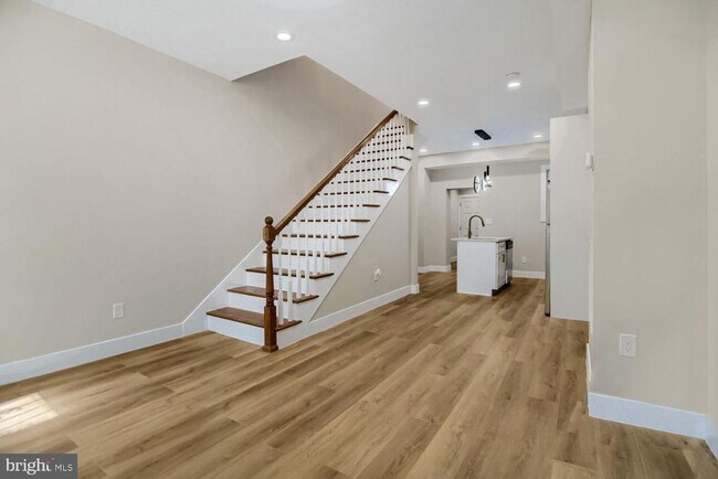 Foto del edificio - 2542 Oswego Ave